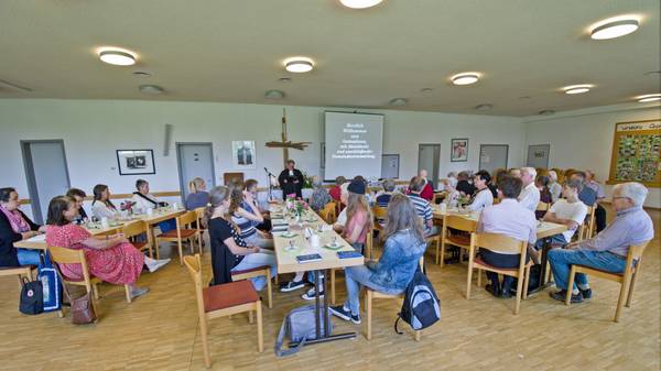 Quelle: Karl-Wilhelm Frommeyer Gottesdienst im Gemeindesaal am 1. Juni 2025